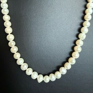 Elegant Vintage White Pearl Necklace